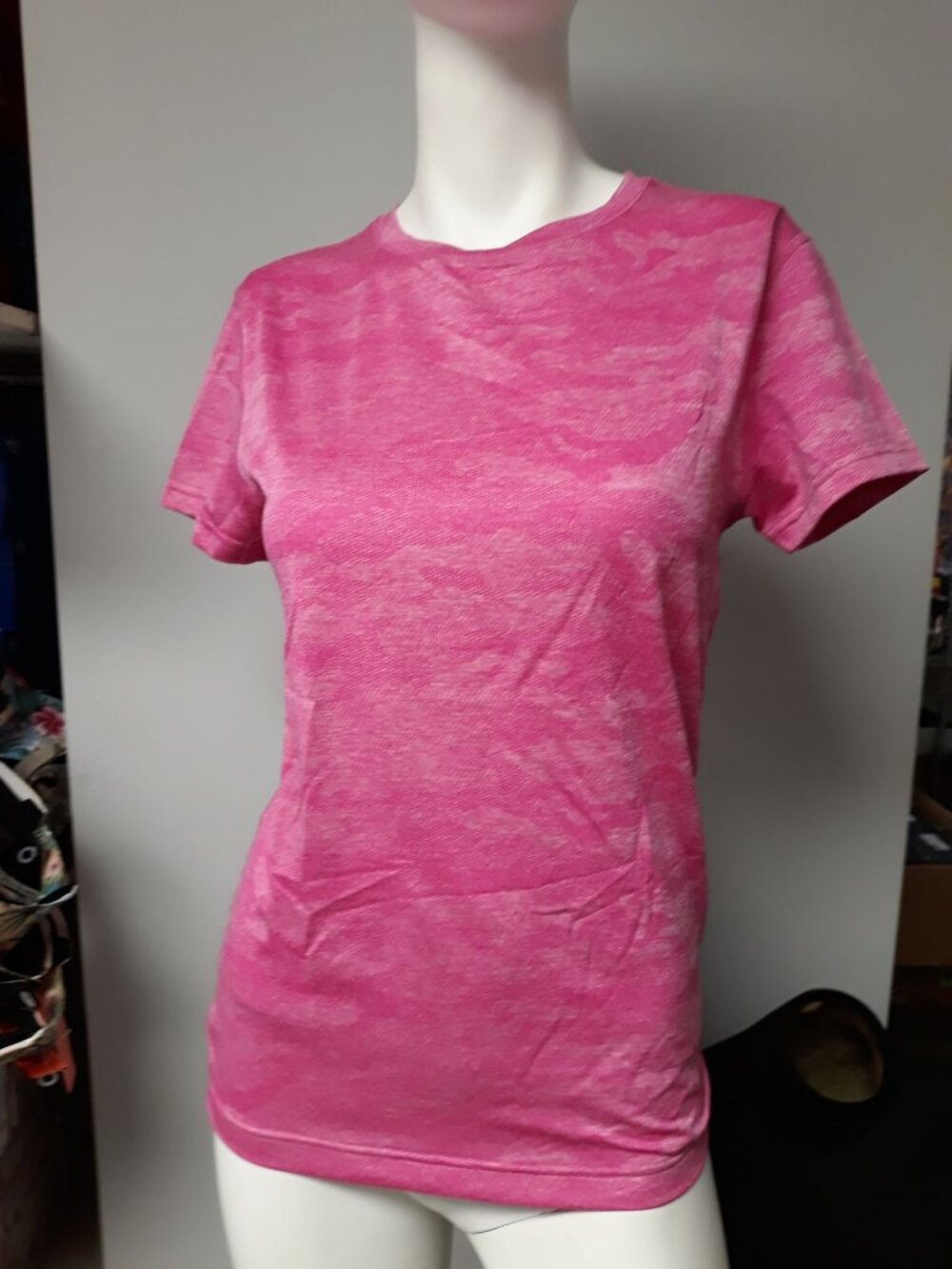 Taylor Jordan Women's Golf Shirt Pink Size S NEW WITH TAGS!
